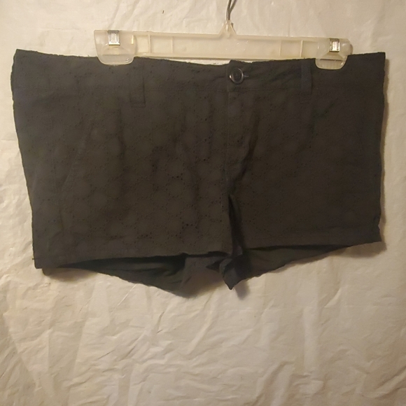 Shorts - Picture 1 of 4